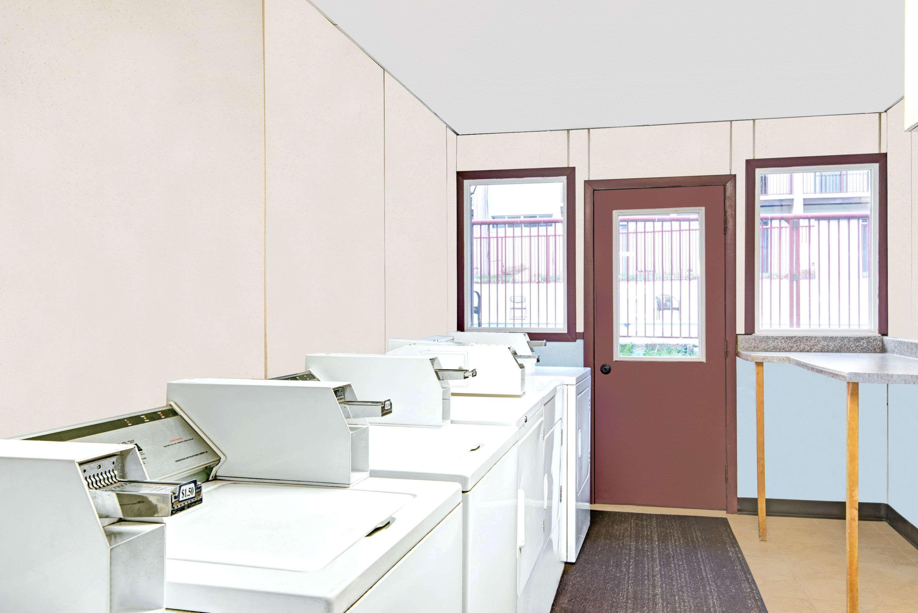 Days Inn By Wyndham Washington Ngoại thất bức ảnh