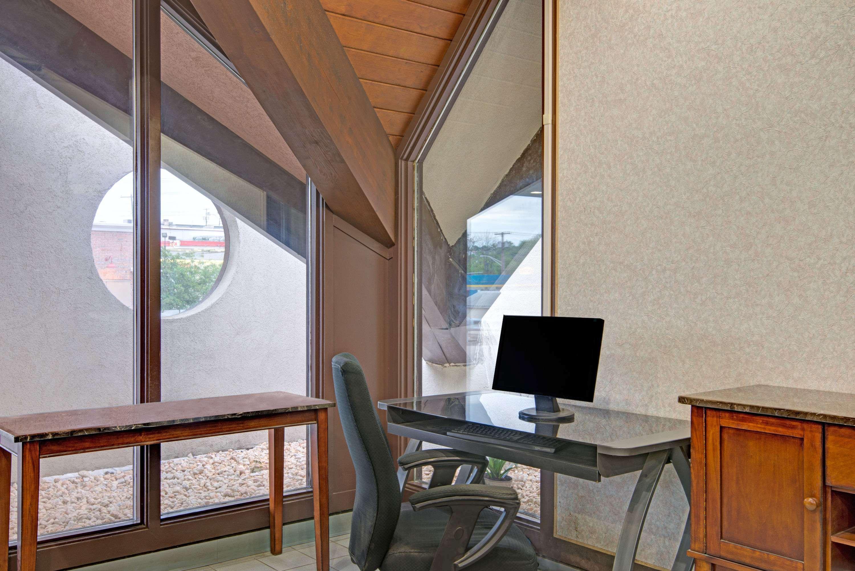 Days Inn By Wyndham Washington Ngoại thất bức ảnh