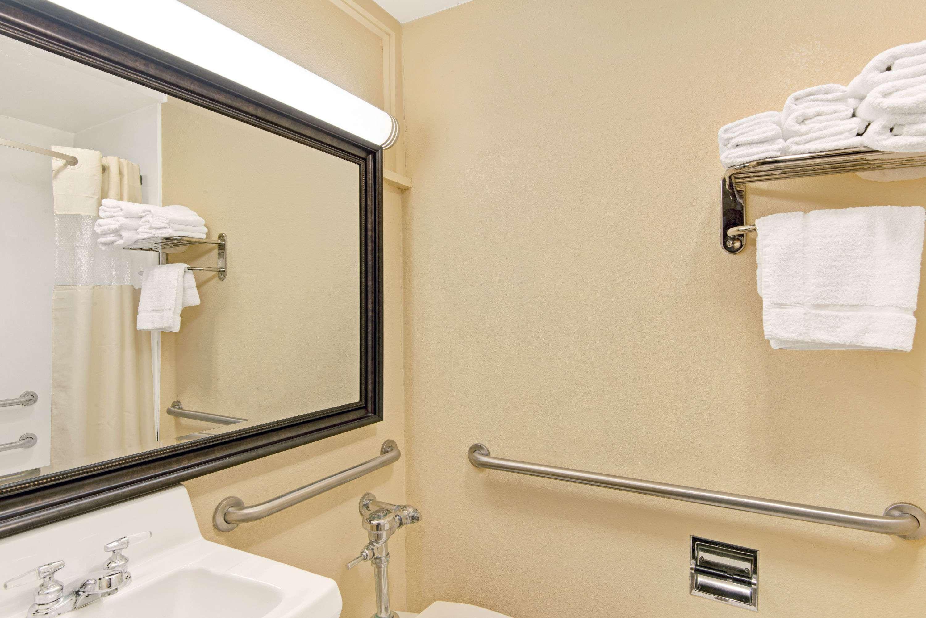 Days Inn By Wyndham Washington Ngoại thất bức ảnh