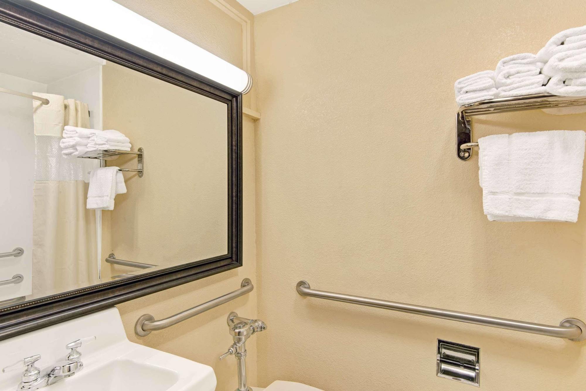 Days Inn By Wyndham Washington Ngoại thất bức ảnh